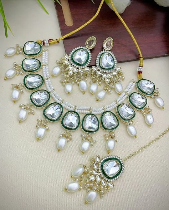 Emerald Kundan Pearl Necklace Set - Zaariyah Premium Collection